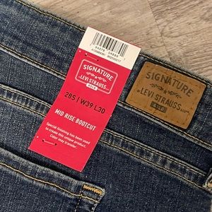 MWT- Plus Size - Levi’s Original Bootcut - Size 28 Short - 39W 30L